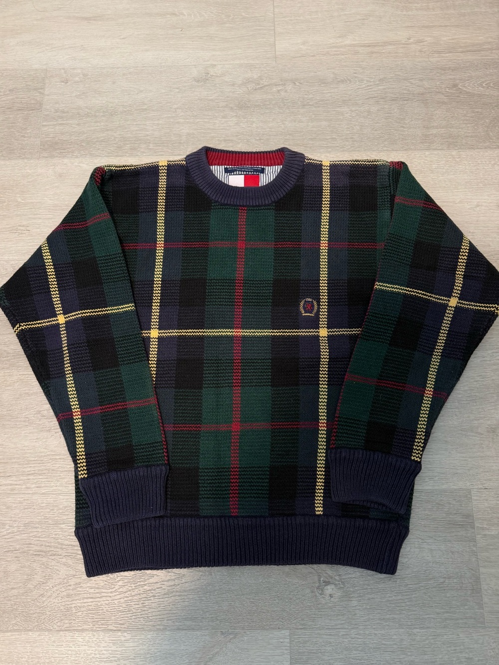 Vintage 90s Tommy Hilfiger Crest Plaid Tartan Knit Sweater Men’s Medium